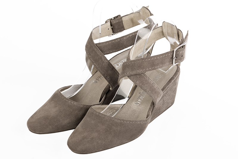 Taupe brown women's open back shoes, with crossed straps. Round toe. Medium wedge heels. Front view - Florence KOOIJMAN